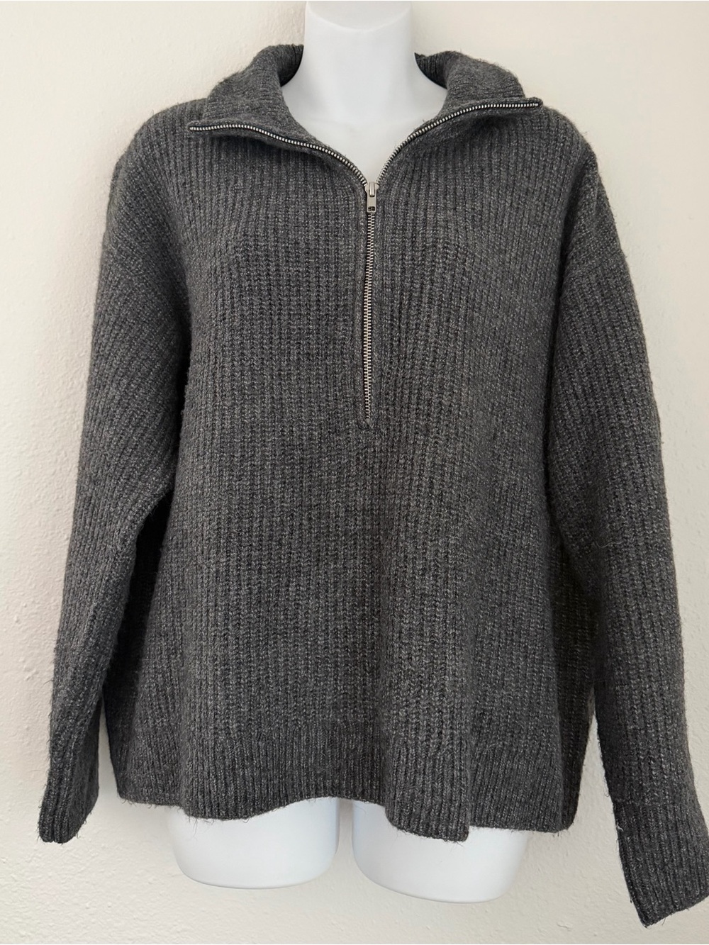 Vince Camuto Dark Gray Ribbed Knit Sweater with Pink Accent